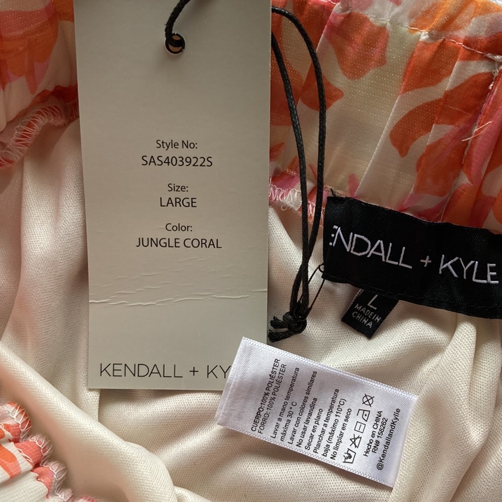 Kendall + Kylie Shorts - Picture 4 of 6